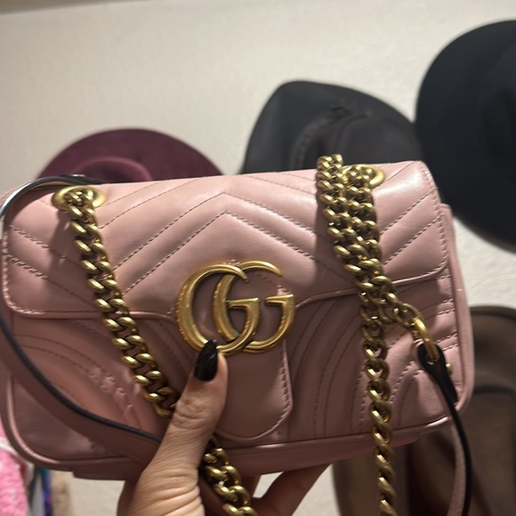 Pending Sandy’s 🩷 leather Gucci marmont mini crossbody - Picture 4 of 12